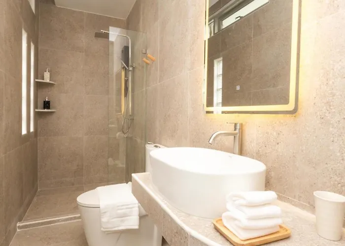 3 Bedrooms For 5 Guests In The Heart Of Sathorn * Bangkok