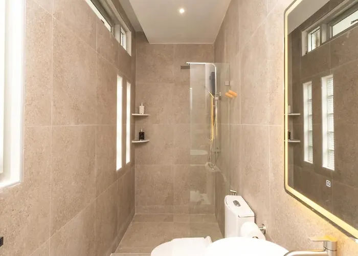 3 Bedrooms For 5 Guests In The Heart Of Sathorn Apartment *